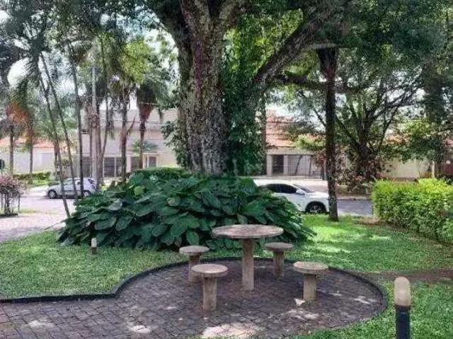 Casa / Sobrado para Venda em Uberlândia/MG Jardim Karaíba 4 Quartos