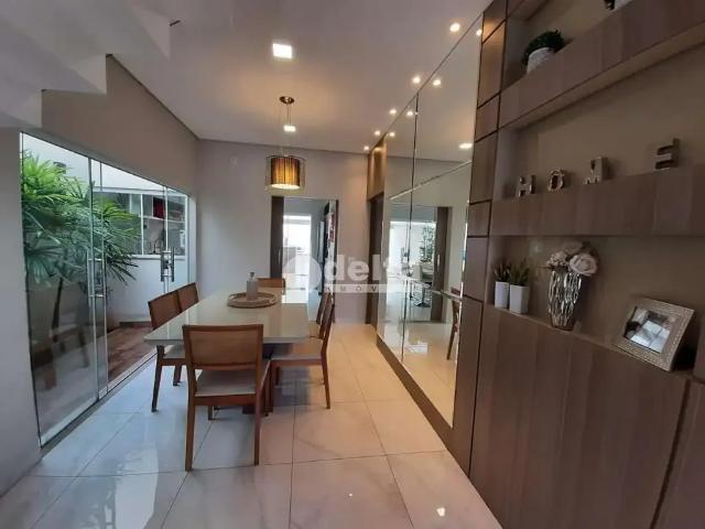 Casa / Sobrado para Venda em Uberlândia/MG Jardim Patrícia 4 Quartos