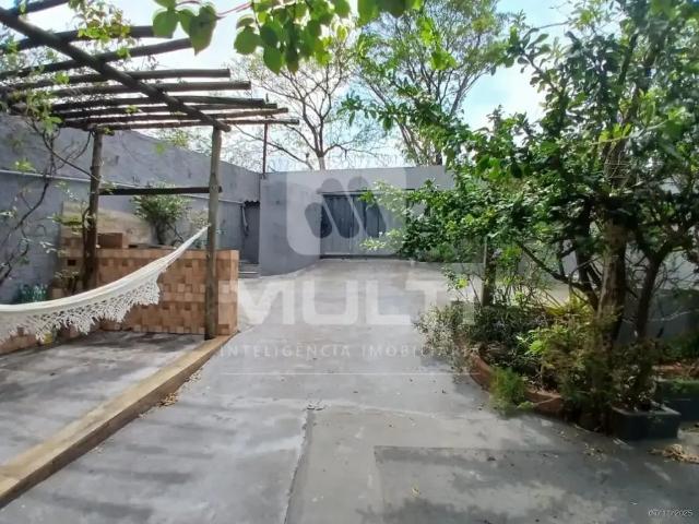 Casa / Sobrado para Venda em Uberlândia/MG Osvaldo Rezende 3 Quartos