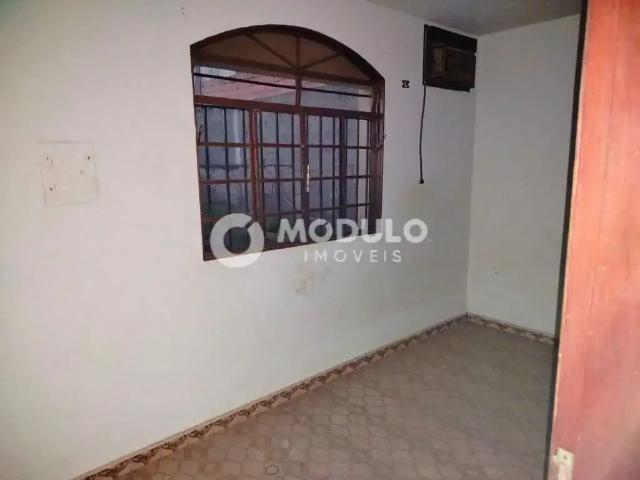 Casa / Sobrado para Venda em Uberlândia/MG Osvaldo Rezende 3 Quartos