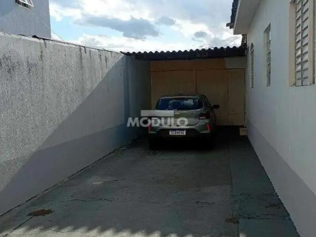 Casa / Sobrado para Venda em Uberlândia/MG Lagoinha 3 Quartos