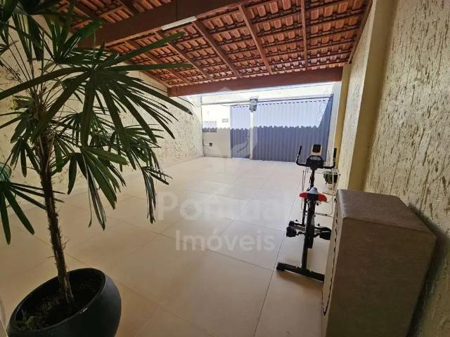 Casa / Sobrado para Venda em Uberlândia/MG Laranjeiras 2 Quartos