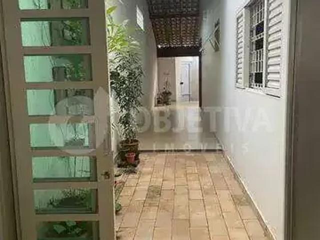 Casa / Sobrado para Venda em Uberlândia/MG Luizote de Freitas 4 Quartos