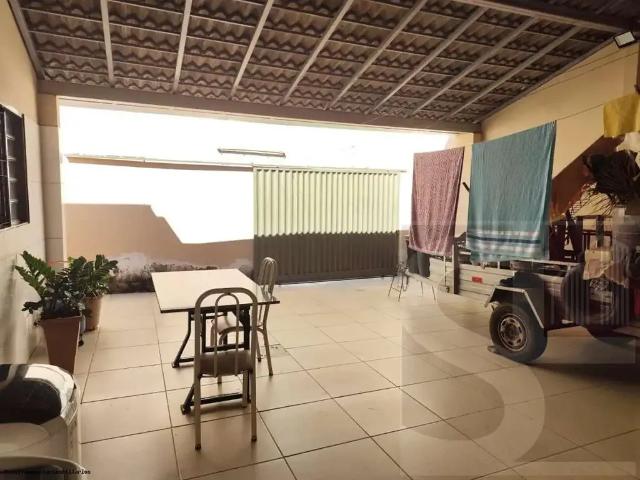 Casa / Sobrado para Venda em Uberlândia/MG Luizote de Freitas 5 Quartos