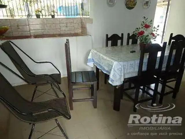 Casa / Sobrado para Venda em Uberlândia/MG Luizote de Freitas 5 Quartos