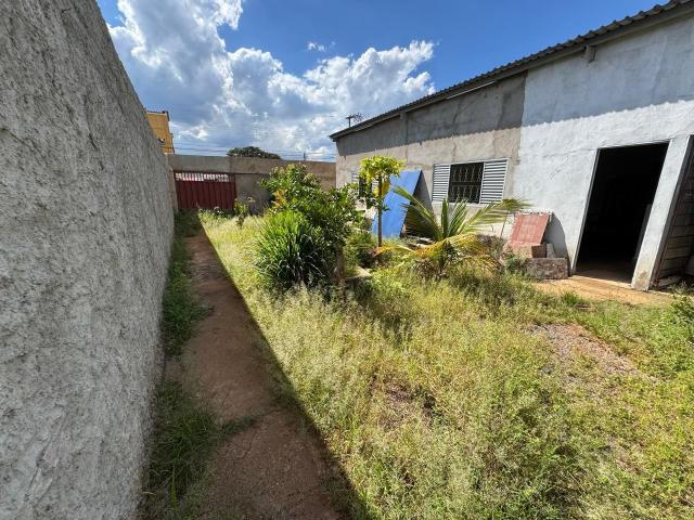 Casa / Sobrado para Venda em Uberlândia/MG Marta Helena 2 Quartos
