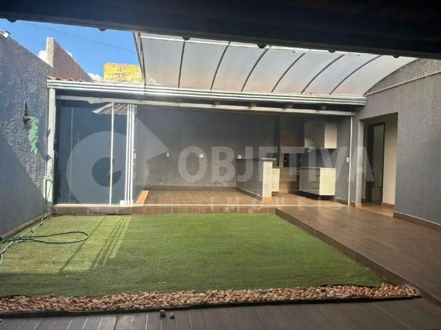 Casa / Sobrado para Venda em Uberlândia/MG Marta Helena 3 Quartos