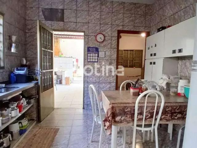Casa / Sobrado para Venda em Uberlândia/MG Marta Helena 3 Quartos