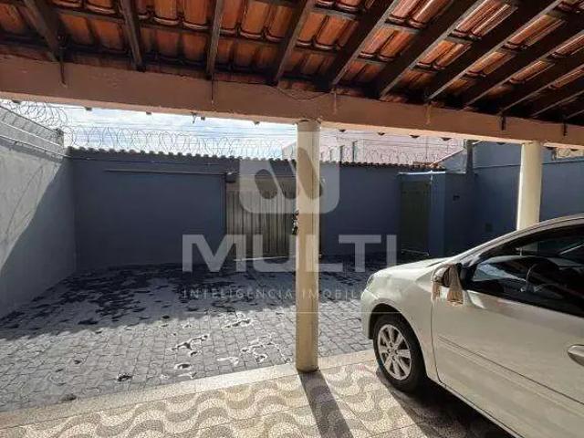 Casa / Sobrado para Venda em Uberlândia/MG Marta Helena 3 Quartos