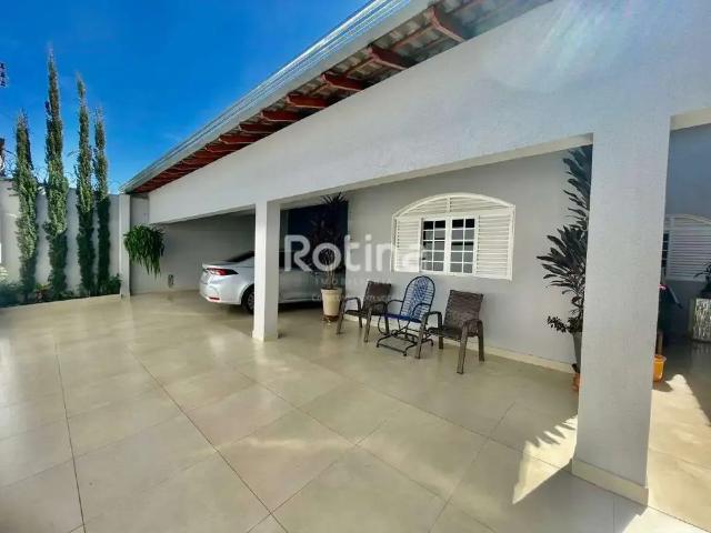 Casa / Sobrado para Venda em Uberlândia/MG Marta Helena 3 Quartos