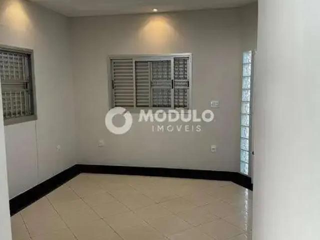 Casa / Sobrado para Venda em Uberlândia/MG Marta Helena 4 Quartos