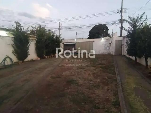 Casa / Sobrado para Venda em Uberlândia/MG Martins 3 Quartos