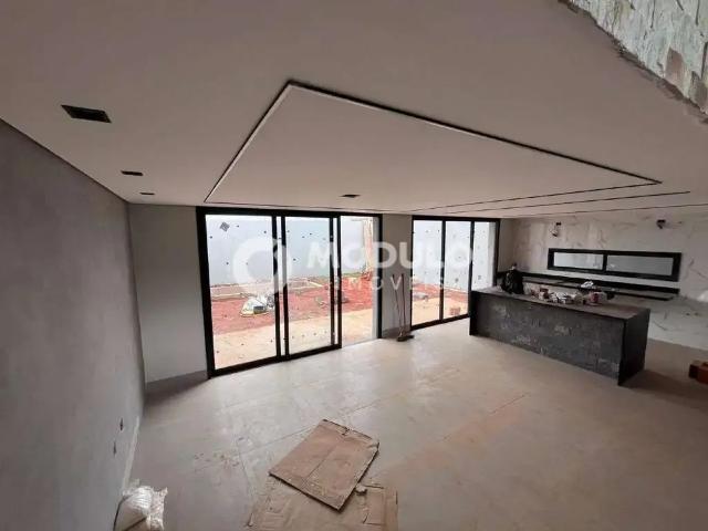 Casa / Sobrado para Venda em Uberlândia/MG Novo Mundo 3 Quartos