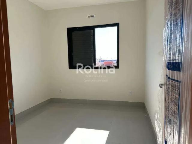 Casa / Sobrado para Venda em Uberlândia/MG Novo Mundo 3 Quartos