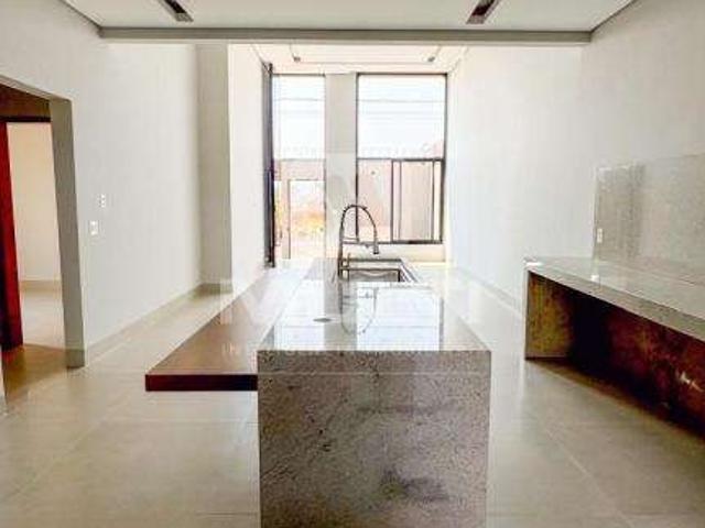 Casa / Sobrado para Venda em Uberlândia/MG Novo Mundo 3 Quartos