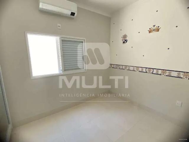 Casa / Sobrado para Venda em Uberlândia/MG Novo Mundo 3 Quartos