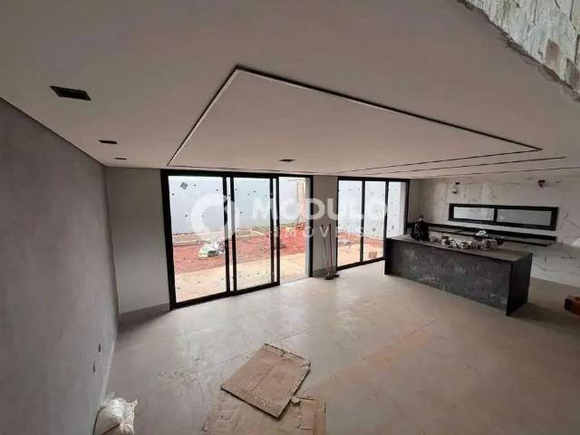 Casa / Sobrado para Venda em Uberlândia/MG Novo Mundo 3 Quartos