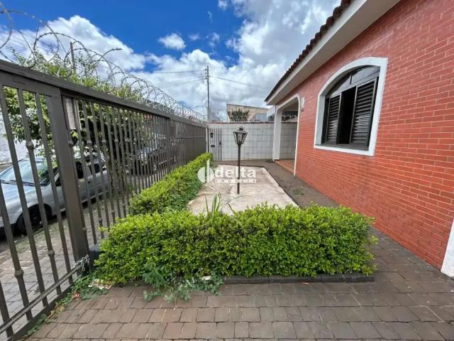 Casa / Sobrado para Venda em Uberlândia/MG Nossa Senhora Aparecida 5 Quartos