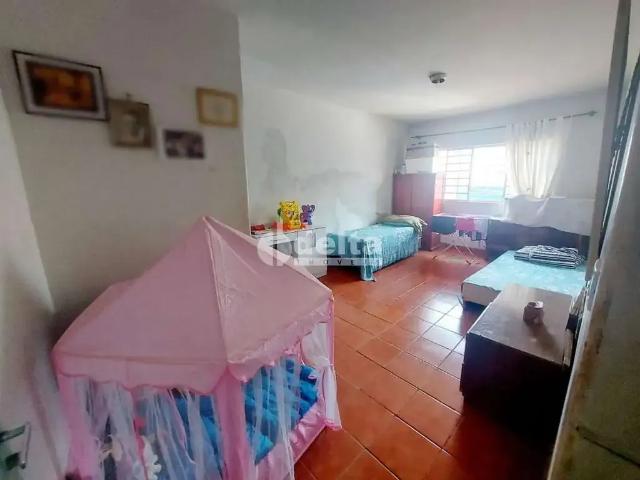 Casa / Sobrado para Venda em Uberlândia/MG Nossa Senhora Aparecida 9 Quartos