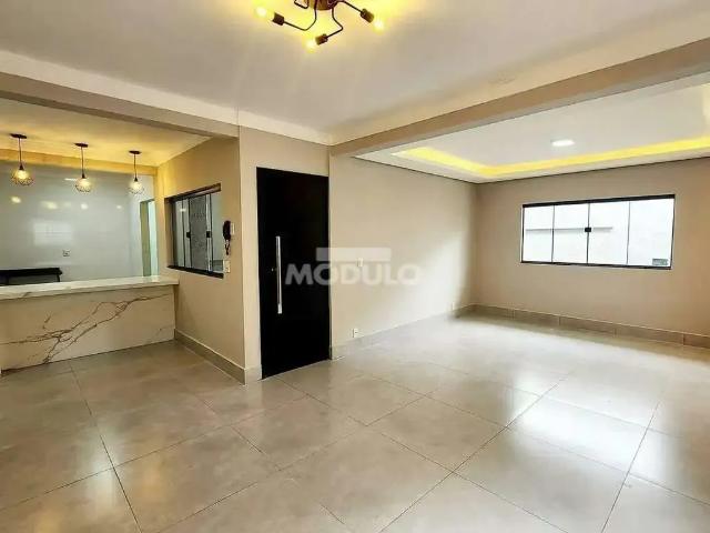 Casa / Sobrado para Venda em Uberlândia/MG Santa Luzia 3 Quartos