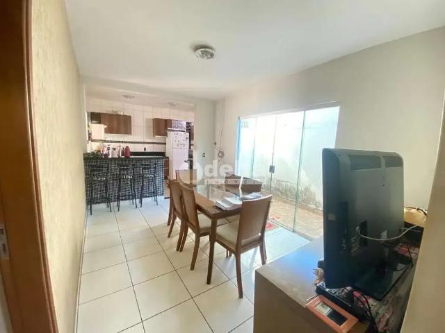 Casa / Sobrado para Venda em Uberlândia/MG Santa Luzia 4 Quartos