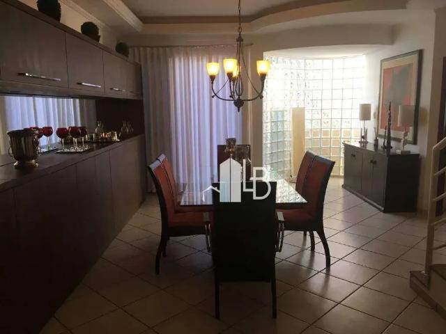 Casa / Sobrado para Venda em Uberlândia/MG Santa Luzia 5 Quartos