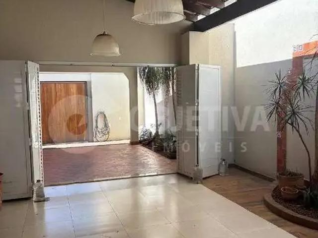 Casa / Sobrado para Venda em Uberlândia/MG Santa Mônica 3 Quartos