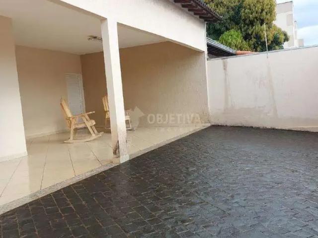 Casa / Sobrado para Venda em Uberlândia/MG Santa Mônica 3 Quartos