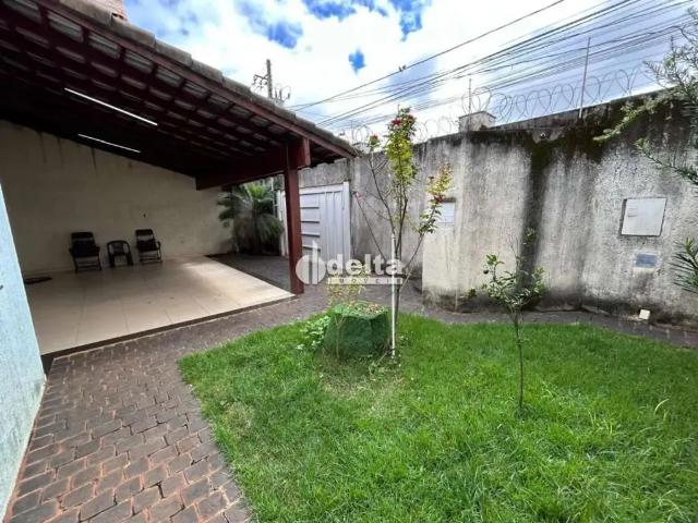 Casa / Sobrado para Venda em Uberlândia/MG Santa Mônica 3 Quartos