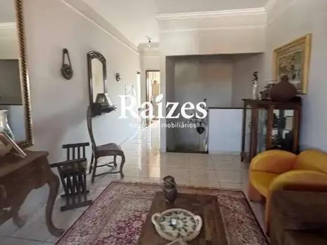 Casa / Sobrado para Venda em Uberlândia/MG Santa Mônica 5 Quartos