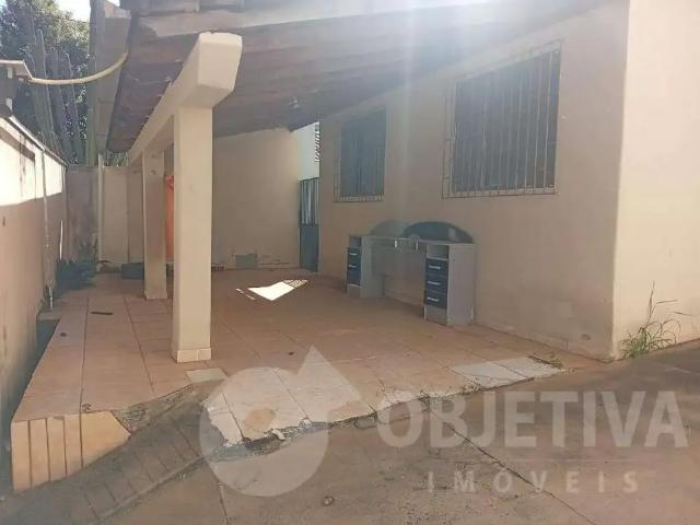 Casa / Sobrado para Venda em Uberlândia/MG Santa Mônica 6 Quartos