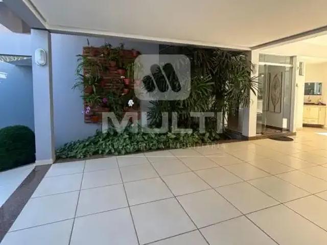 Casa / Sobrado para Venda em Uberlândia/MG Santa Mônica 6 Quartos