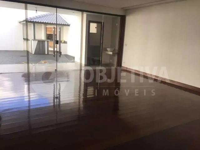 Casa / Sobrado para Venda em Uberlândia/MG Saraiva 5 Quartos