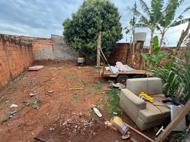 Casa / Sobrado para Venda em Uberlândia/MG Parque das Laranjeiras 2 Quartos