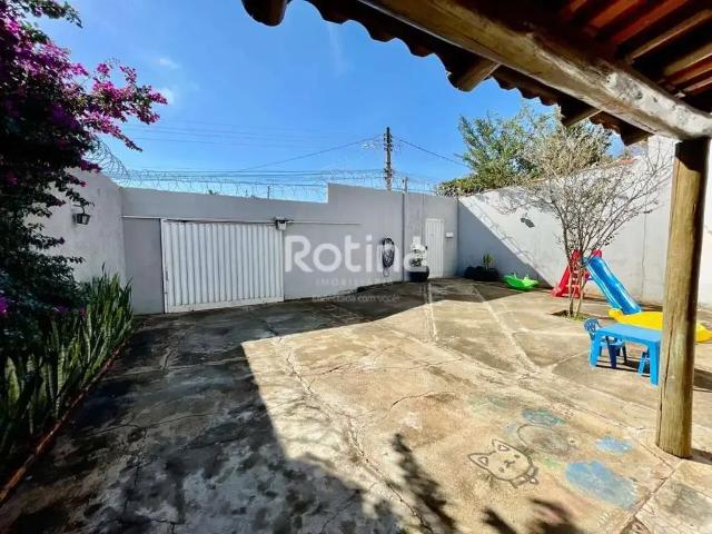 Casa / Sobrado para Venda em Uberlândia/MG Presidente Roosevelt 3 Quartos