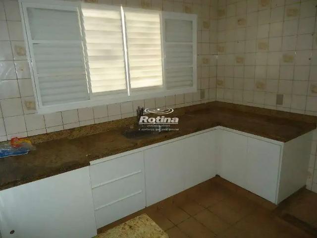 Casa / Sobrado para Venda em Uberlândia/MG Presidente Roosevelt 3 Quartos