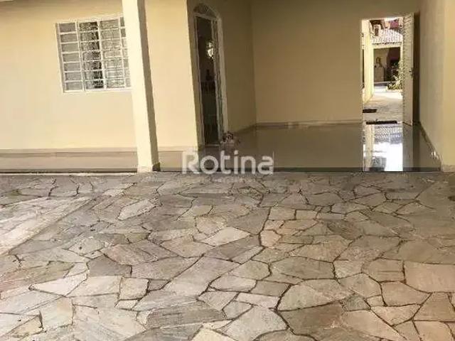 Casa / Sobrado para Venda em Uberlândia/MG Presidente Roosevelt 3 Quartos