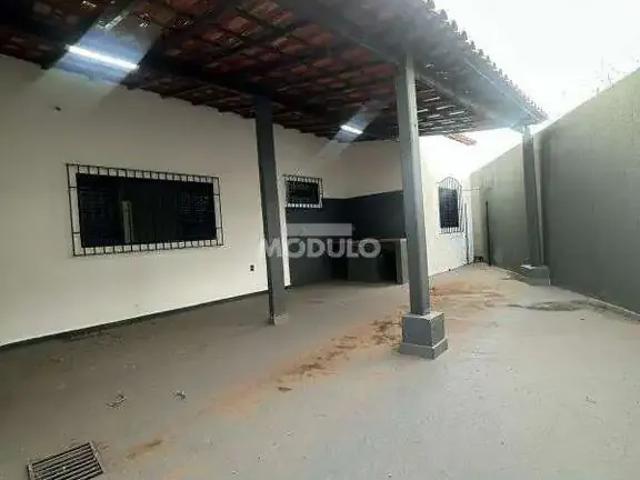 Casa / Sobrado para Venda em Uberlândia/MG Presidente Roosevelt 3 Quartos