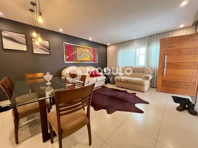Casa / Sobrado para Venda em Uberlândia/MG Presidente Roosevelt 3 Quartos
