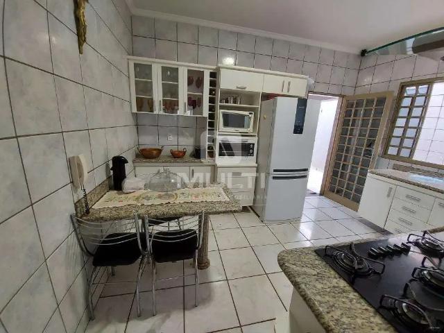 Casa / Sobrado para Venda em Uberlândia/MG Presidente Roosevelt 3 Quartos