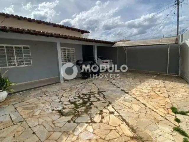 Casa / Sobrado para Venda em Uberlândia/MG Presidente Roosevelt 3 Quartos
