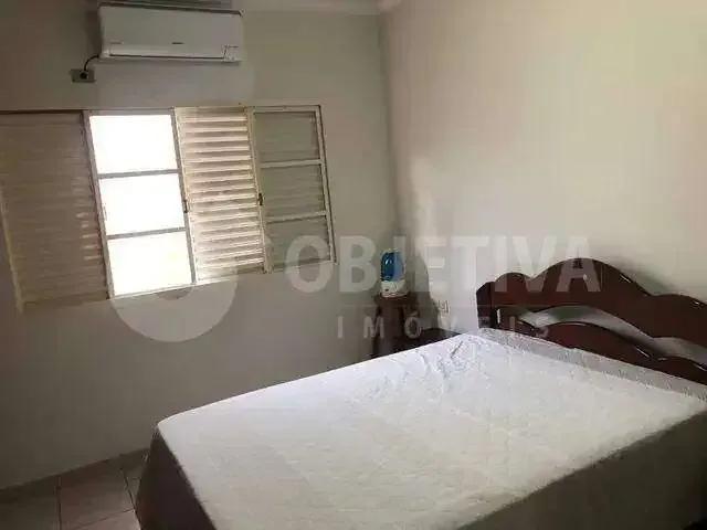 Casa / Sobrado para Venda em Uberlândia/MG Presidente Roosevelt 3 Quartos