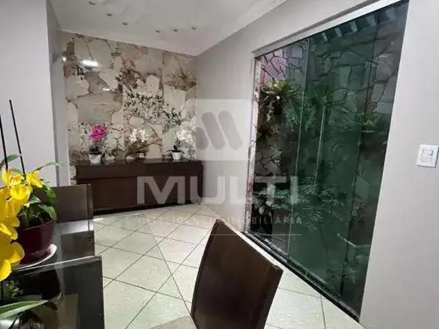 Casa / Sobrado para Venda em Uberlândia/MG Presidente Roosevelt 3 Quartos