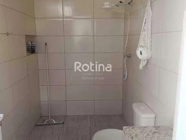 Casa / Sobrado para Venda em Uberlândia/MG Presidente Roosevelt 3 Quartos