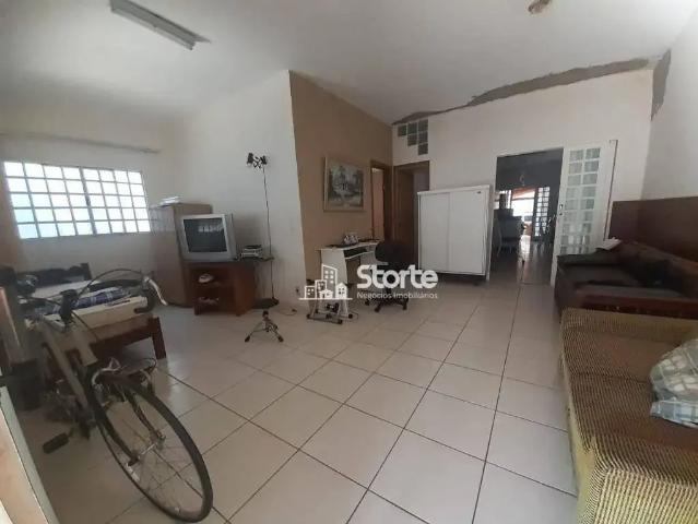 Casa / Sobrado para Venda em Uberlândia/MG Presidente Roosevelt 2 Quartos