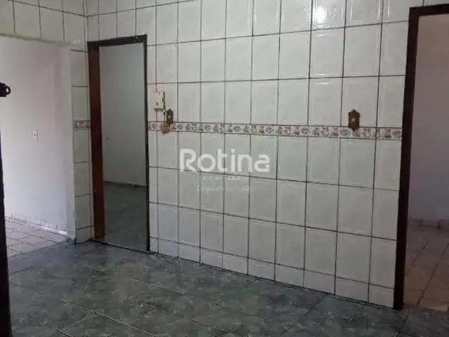 Casa / Sobrado para Venda em Uberlândia/MG Presidente Roosevelt 2 Quartos