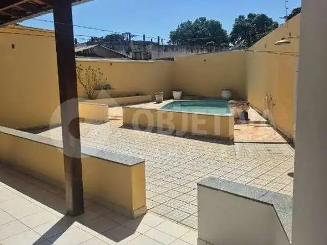 Casa / Sobrado para Venda em Uberlândia/MG Presidente Roosevelt 4 Quartos