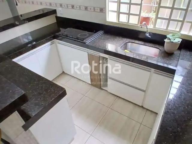 Casa / Sobrado para Venda em Uberlândia/MG Presidente Roosevelt 4 Quartos
