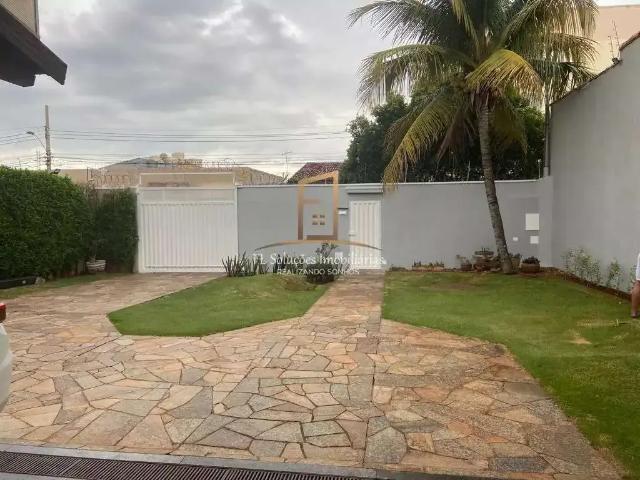 Casa / Sobrado para Venda em Uberlândia/MG Presidente Roosevelt 4 Quartos