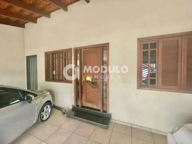Casa / Sobrado para Venda em Uberlândia/MG Presidente Roosevelt 5 Quartos